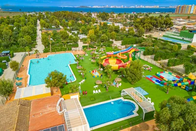 Camping Capfun La Manga  - Campingplatz mit Freibad aus der Vogelperspektive