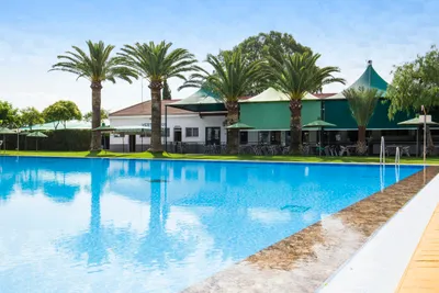 Camping Carlos III - Freibad auf dem Campingplatz mit Außenterrasse