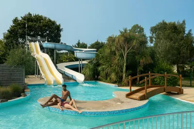 Camping Carnac - Freibad mit Rutschen auf dem Campingplatz