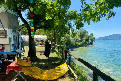 Camping Cave - Stellplätze am Wasser