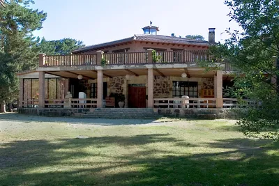 Camping Cobijo - Hauptgebäude der Campingplatzanlage