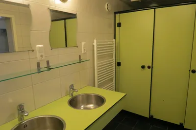 Camping de Berghoeve - Innenansicht des Sanitärgebäudes