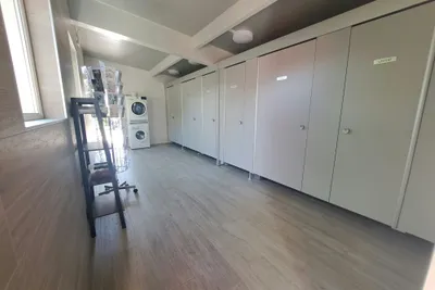 Camping De Brashoeve  - Innenansicht des Sanitärgebäudes
