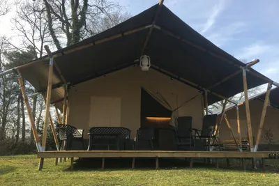 Camping De Haer - Glamping-Zelt mit Terrasse auf dem Campingplatz