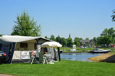Camping De Koeksebelt - Wohnmobil- und  Wohnwagenstellplätze auf dem Campingplatz