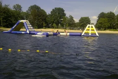 Camping De Krabbeplaat - Kinder beim Spielen im Wasser