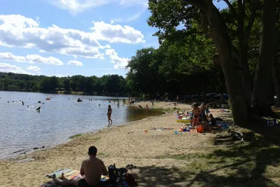 Camping de l' Étang du Merle - Badestrand in der Nähe des Campingplatzes