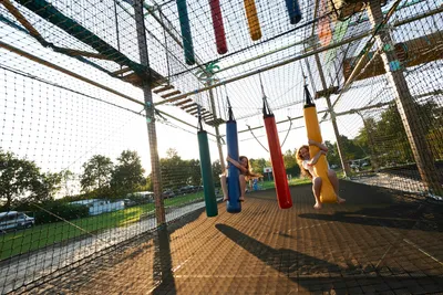 Siblu Camping de Oase  Camping De Oase - Kinderspielplatz mit großem Klettergerüst