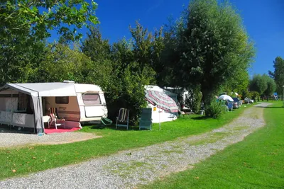 Camping De Oosterdriessen - Wohnwagen auf Stellplätzen 