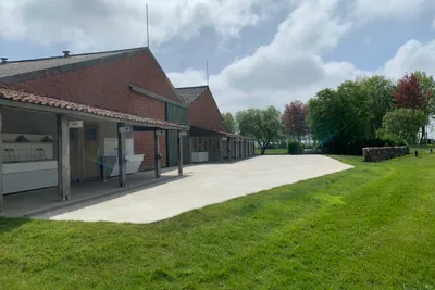 Camping De Soetelaer - Außenansicht des Sanitärgebäudes