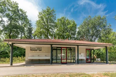 Camping De Spaendershorst - Außenansicht des Sanitärgebäudes