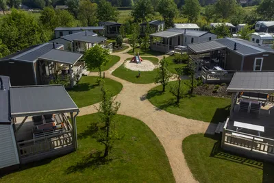 Camping De Vinkenkamp - Luftaufnahme der Mobilheime auf dem Campingplatz