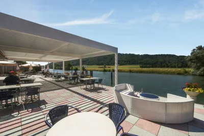 Camping Les 3 Lacs  - Restaurant mit Terrasse auf dem Campingplatz