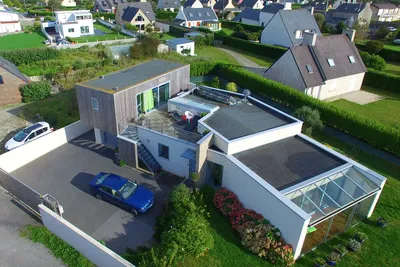 Camping des Abers  -  Mobilheim vom Campingplatz mit Parkplatz, Dachterrasse und Garten aus der Vogelperspektive