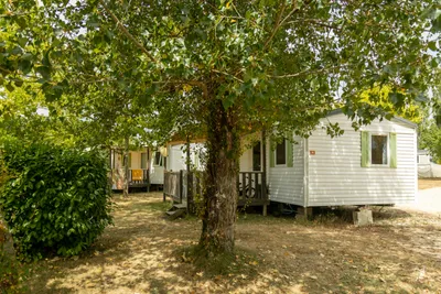Camping des Etangs  - Mobilheim mit Veranda auf dem Campingplatz