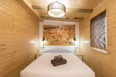 Camping Didota  - Doppelbett im Schlafzimmer eines Mobilheims