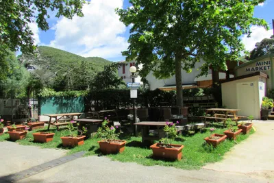 Camping d'Olzo  - Grillstelle mit Picknicktischen auf dem Campingplatz