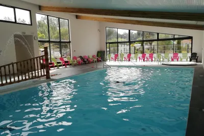 Camping Domaine des Salins - Hallenbad auf dem Campingplatz