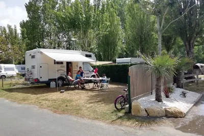 Camping Domaine des Salins - Standplätze auf dem Campingplatz