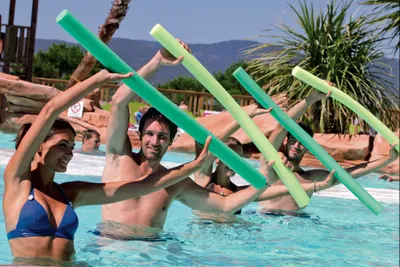 Yelloh! Village Domaine du Colombier - Aquafitness im Freibad des Campingplatzes
