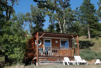Camping Domaine Naturiste des Lauzons - Außenansicht Mobilheim 