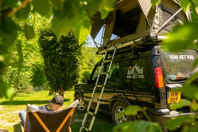 Domaine du Bocq  Camping du Bocq - Camper mit Dachzelt