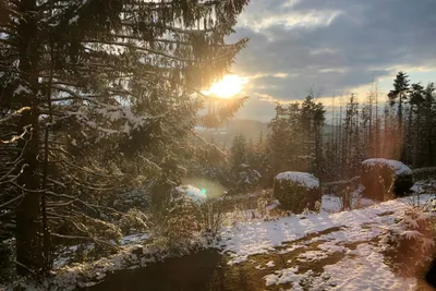 Camping du Château - Sonnenuntergang über dem Campingplatz im Winter
