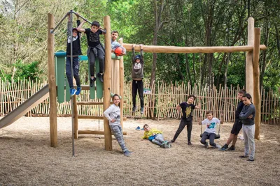 Camping du Garlaban  - Kinder auf dem Spielplatz vom Campingplatz