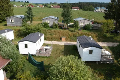 Camping du Lac - Mobilheime mit Veranden auf dem Campingplatz