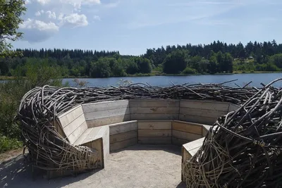 Camping du Lac de Devesset - Sitzrund im Freien vor dem See Lac de Devesset