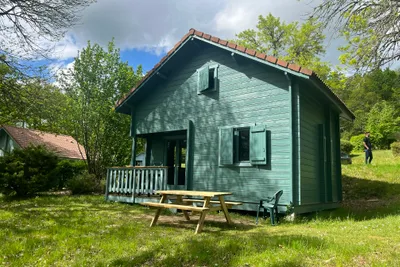 Camping du Lac de Saint-Pardoux  - Mobilheim mit Terrasse auf dem Campingplatz