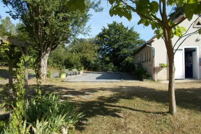 Camping du Lac - Gebäude auf dem Campingplatz