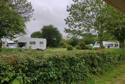 Camping du Tromeur - Standplätze auf der Wiese auf dem Campingplatz