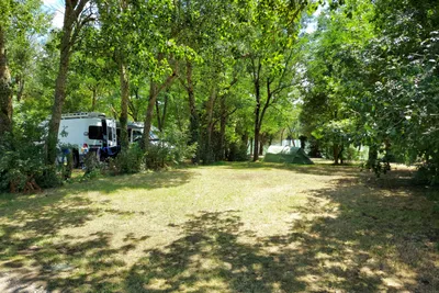 Camping Les Brugues - Standplätze auf dem Campingplatz