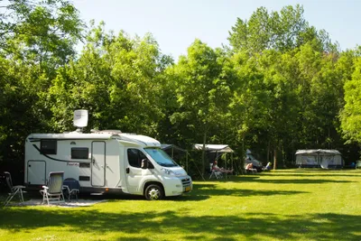 Camping Ekenstein - Wohnmobil- und  Wohnwagenstellplätze auf der Wiese