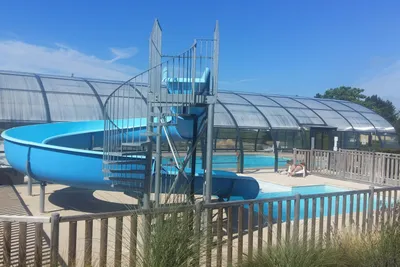 Camping Etennemare - Wasserrutsche und Teleskopischer Schwimmbadüberdachung