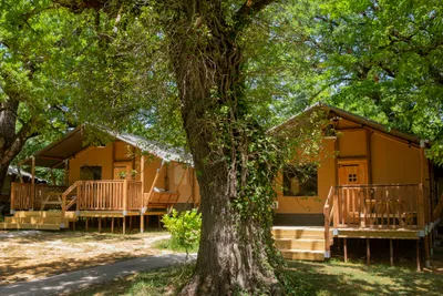 Camping Etxarri - Glamping-Zelte auf dem Campingplatz