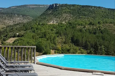 Camping La Ferme de Clareau - Pool im Freien mit Ausblick auf die Landschaft