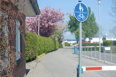 Camping Fördeblick  -  Einfahrt vom Campingplatz mit Stellplatz an der Ostsee