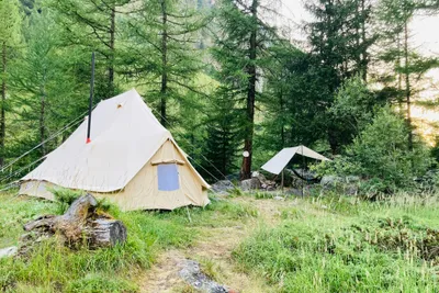 Camping Forêt De Mélèzes - Zeltplatz im Grünen auf dem Campingplatz