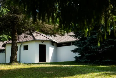 Camping Forrás - Sanitärgebäude vom Campingplatz von Außen