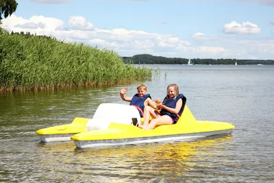 Camping Gålö Havsbad  - Tretboot fahren auf dem See am Campingplatz