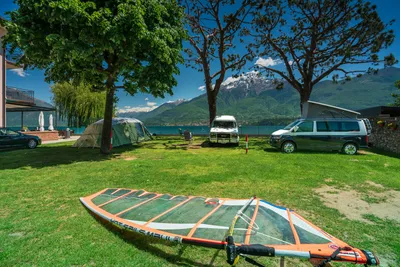Camping Gardenia  -  Wohnwagen- und Zeltstellplatz vom Campingplatz mit Blick auf den Comer See