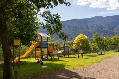 Camping Gavín  -  Spielplatz vom Campingplatz auf grüner Wiese