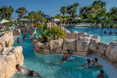 Yelloh! Village Gavina - Whirlpool im Poolbereich auf dem Campingplatz