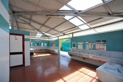 Camping Giardino - Innenraum des Sanitärgebäudes