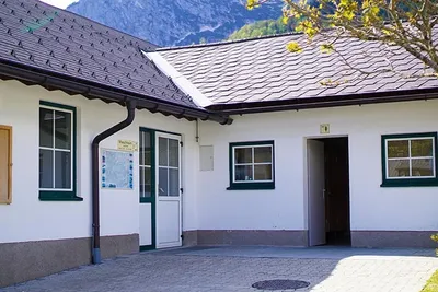 Camping Gößl - Das Sanitärgebäude des Campingplatzes von aussen