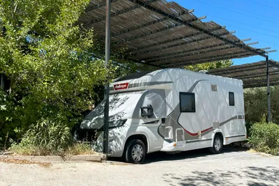 Camping Granada - Standplätze auf dem Campingplatz