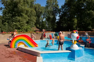 Camping Heidepark - Wasserspielplatz im Planschbecken für Kinder auf dem Campingplatz