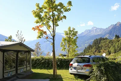 Camping Hermitage -   Stellplätze mit Blick auf die Alpes  